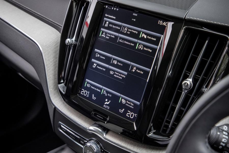 Детали интерьера Volvo XC60 D4 Inscription 2017 года  (UK) (фото 139 из 172)